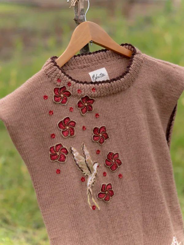Sleeveless Handcrafted Red Flower and Bird Design Sweater
